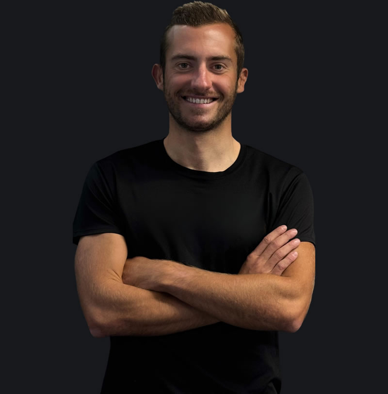 Hugo, nutritionniste au Pays Basque, souriant